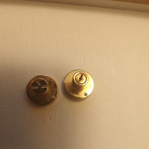 Michael kors studs - Picture 3 of 3